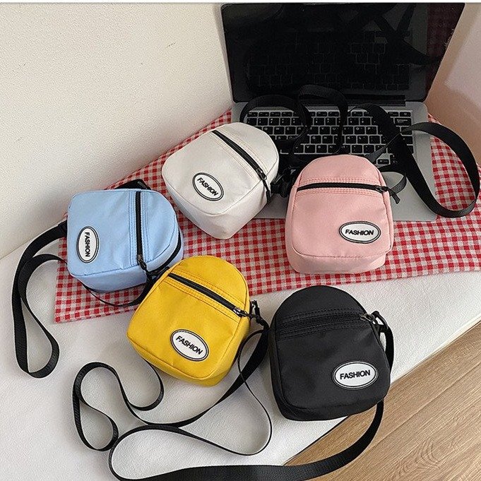 Foreign Trade Cheap Small Bag Women's Bag 2023 New Lightweight Nylon Small Cloth Bag Korean Style Vertical Girl's Shoulder Bag
