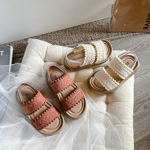 Girls 'national style sandals, summer new casual soft sole, small and medium-sized children's retro beach shoes