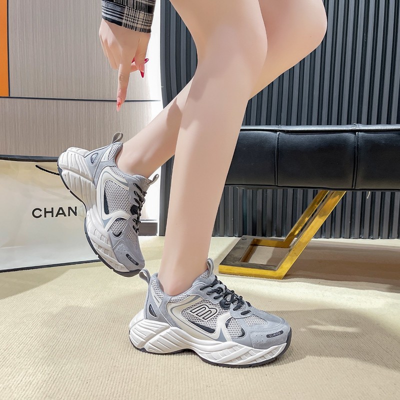 パリの新しい超人気のファッショナブルな女性用ダッドシューズ 2025 夏の新しい厚底の軽量で足を小さく見せるカジュアルシューズ|undefined