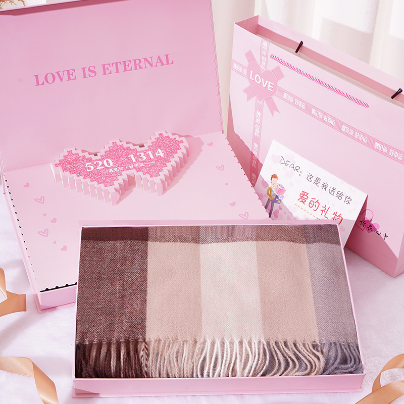 Three-dimensional love gift box + light plaid scarf