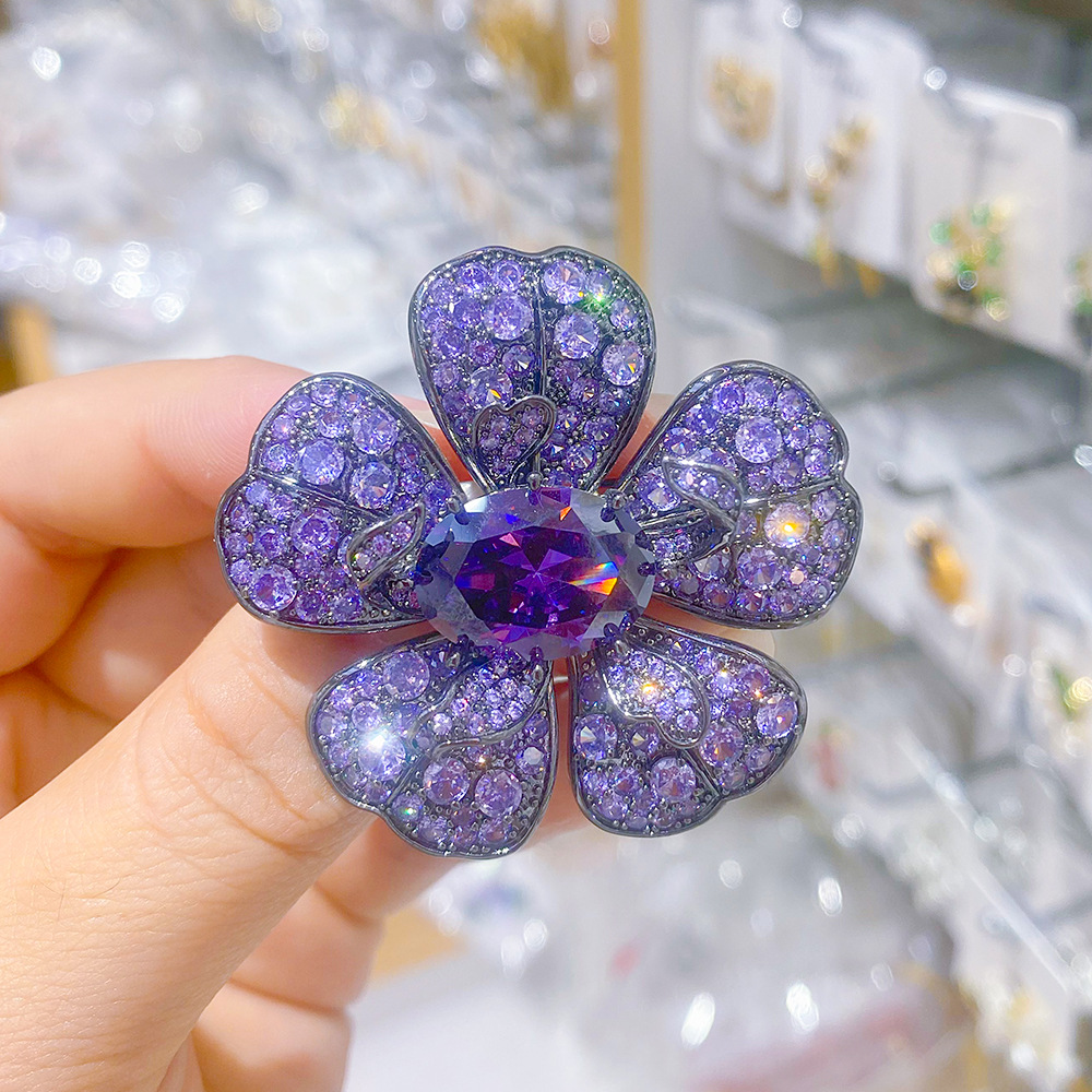 Elite sophisticated fashionable brooch