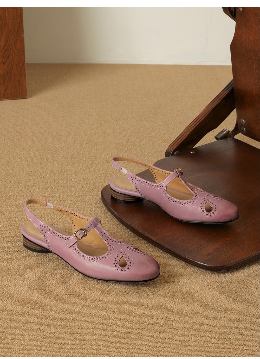 Sandal nữ quai ngang mũi kín da bò cổ điển gót thấp — màu nâu chi tiết 23