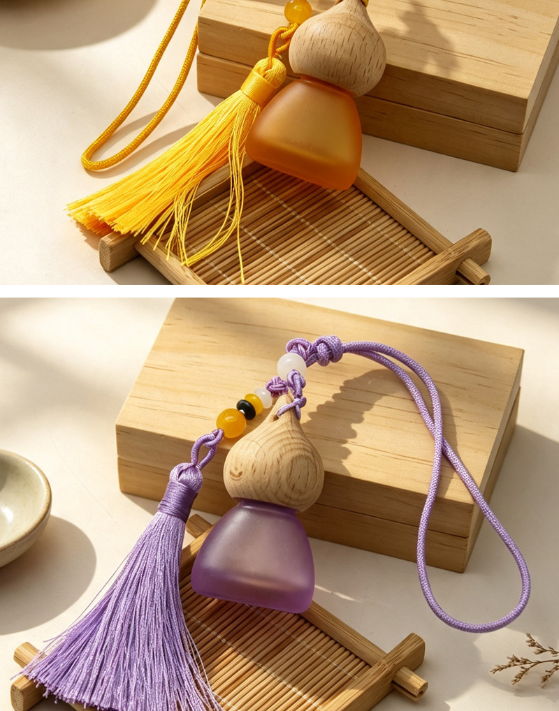 New Chinese-style car air freshener pendant, gourd-shaped car rearview mirror decoration, high-end car interior decor, deodorizing perfume empty bottle