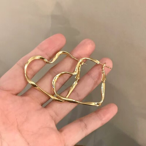 Irregular Heart-shaped Ear Cuff for Women, Unconventional and Unique, Exaggerated and High-end, Square and Round Suitable for Your Personality Earrings