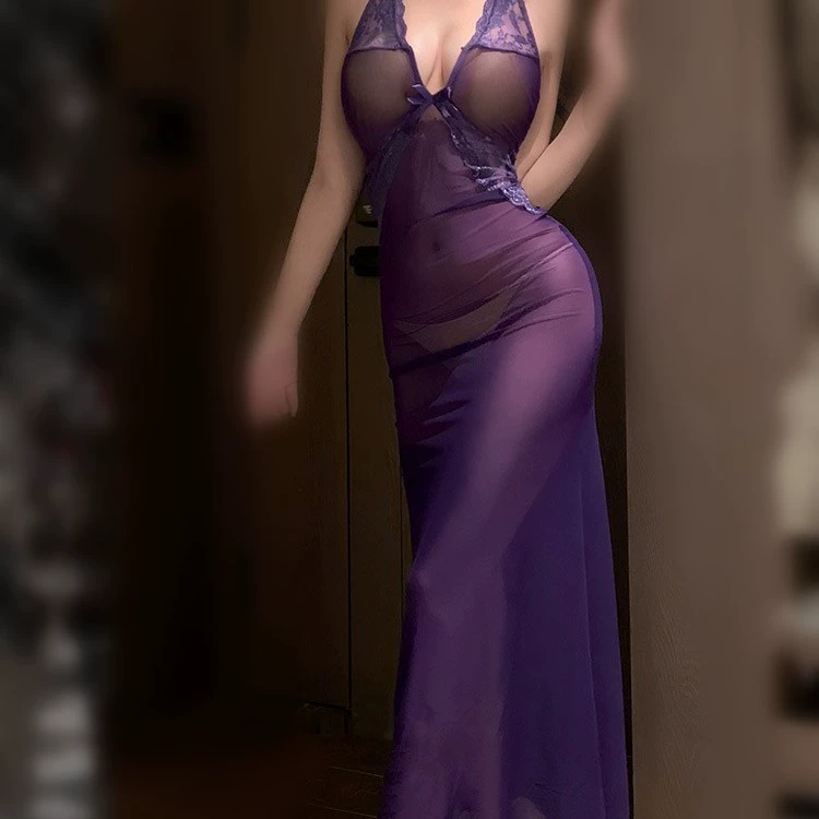 Красивое, соблазнительное, очаровательное и сексуальное сетчатое сексуальное белье, очаровательный прозрачный наряд, сексуальный костюм, сексуальная длинная юбка.