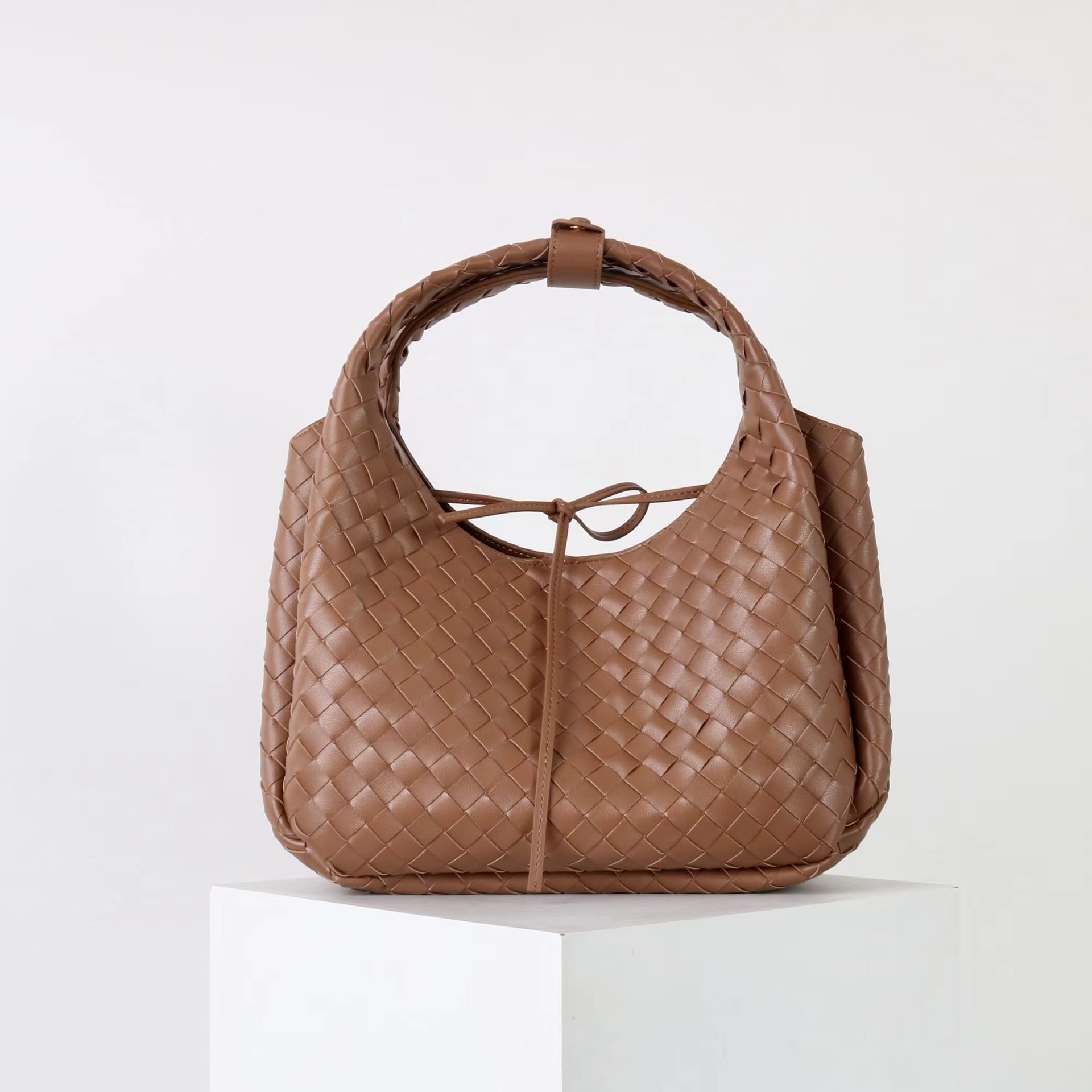 2025 New Imported Cowhide Handwoven Bag Hobo Armpit Bag Commuter Tote Bag Large Capacity Shoulder Bag for Women