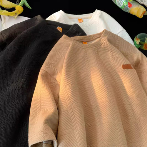 American-style versatile trendy short-sleeved men's summer design-focused niche t-shirt top with a sophisticated vibe, featuring five-quarter sleeves from a trendy brand.