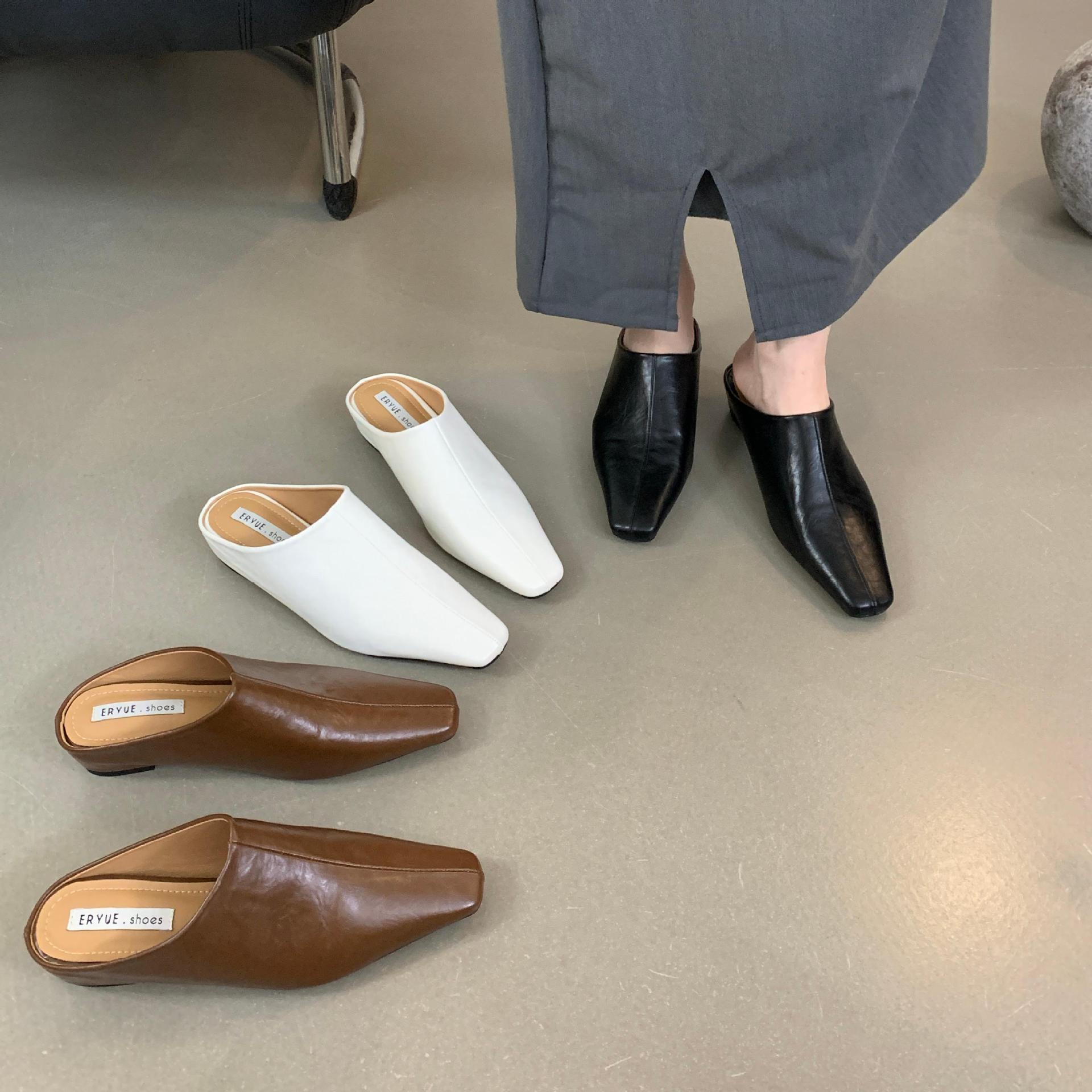 Women's slippers made of soft leather square toe