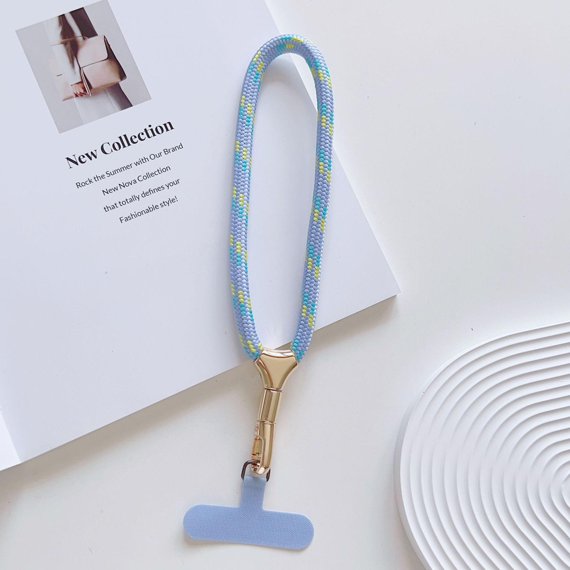 Cuerdas de muñeca ajustables de alta calidad con clips de hebilla pequeñas y frescas de poliéster corto para colgar teléfonos móviles simples y versátiles