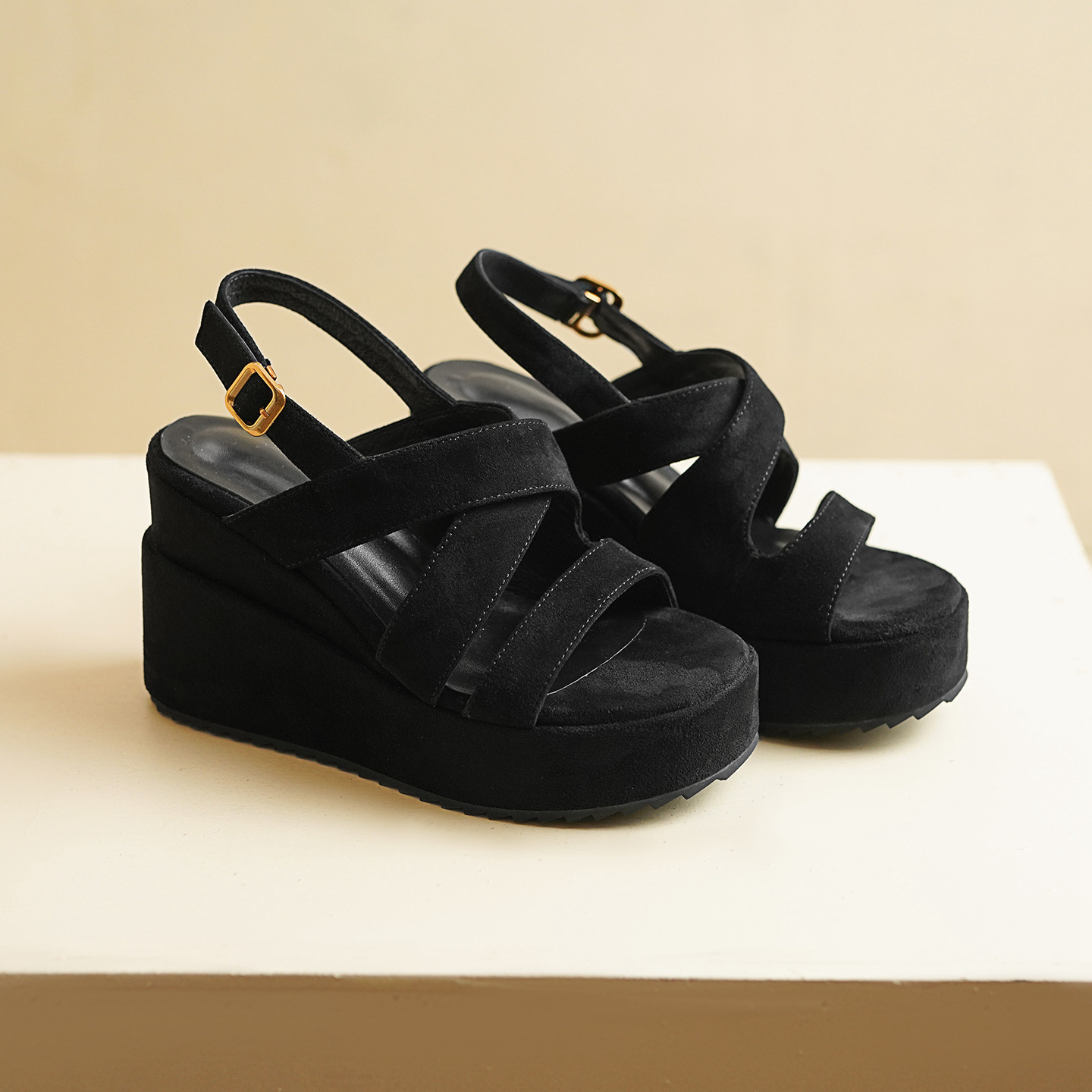 Sandal nữ hở mũi quai chéo đế xuồng cao gót 10 cm — Da cừu đen