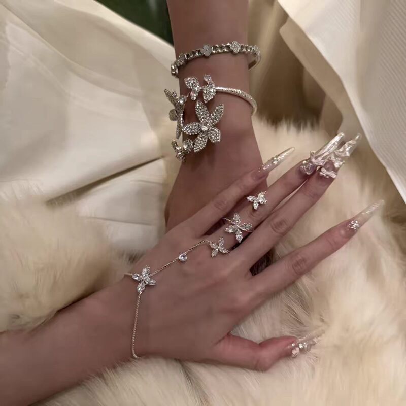Korean-Style Sparkling Diamond Flower Bracelet, Fashionable and Elegant Ins-Style Bracelet, Niche Versatile Light Luxury High-End Jewelry Wholesale