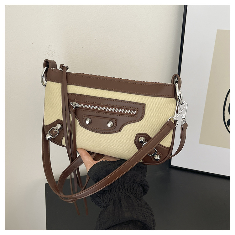 Bolsos de alta calidad para mujeres 2026 nueva textura de moda remaches locomotora viento bolsos de tendencia transfronteriza bolsos de mochila image 8