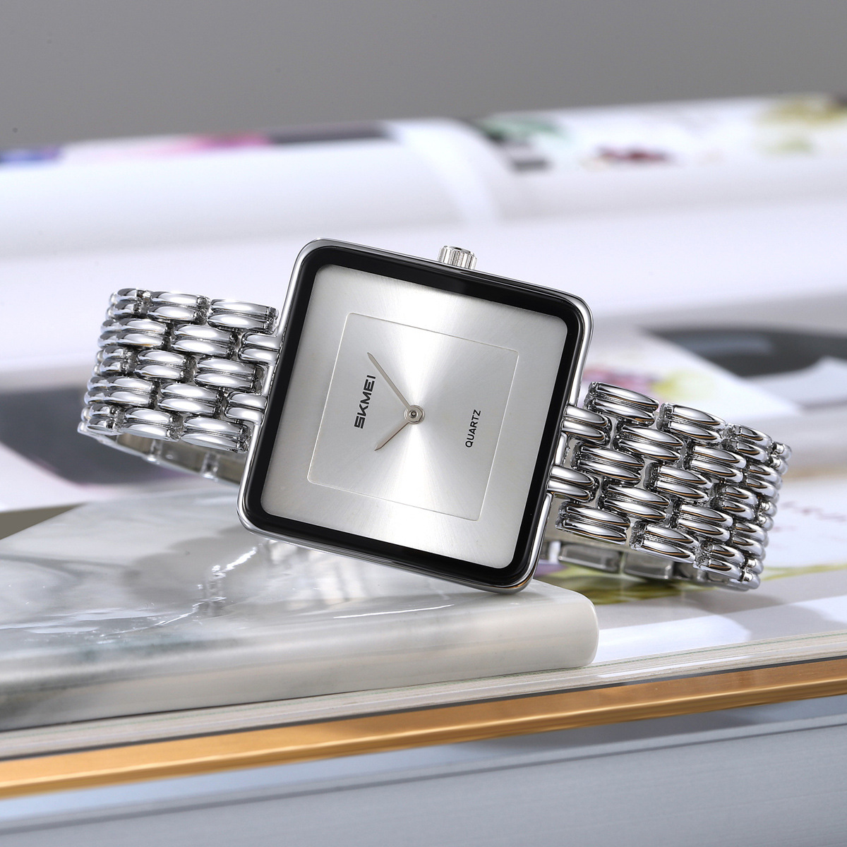 Momento cuadrado reloj de dama de alta sensación de negocios simple reloj de cuarzo impermeable regalos al por mayor transfronterizos personalizados