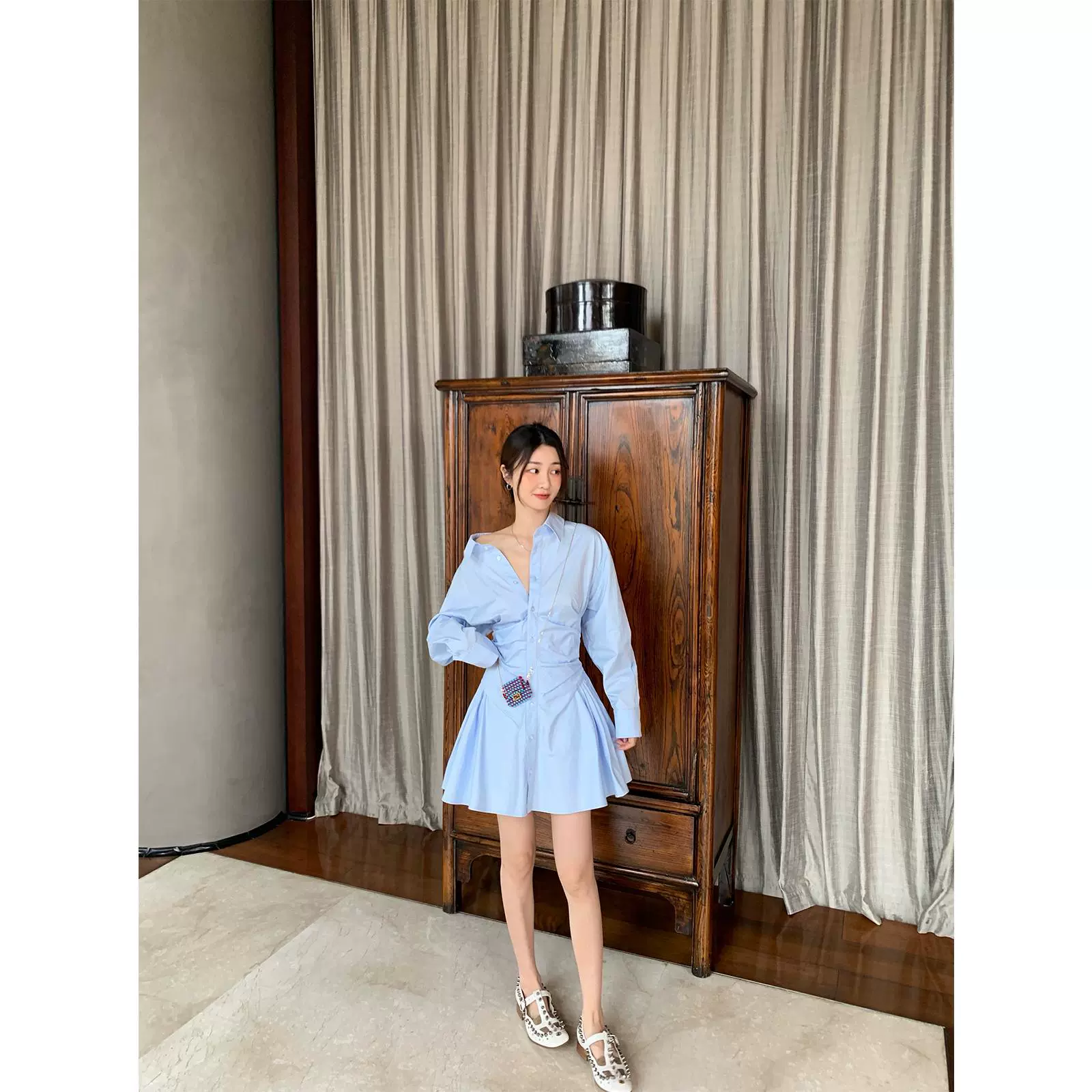 [Готовый запас] VC King стиль синий чистый дизайн платье-рубашка с открытыми плечами женское весеннее новое модное платье