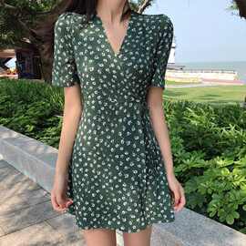 V领碎花裙围裹式系带收腰连衣裙夏季新款设计感休闲韩版a字裙外贸