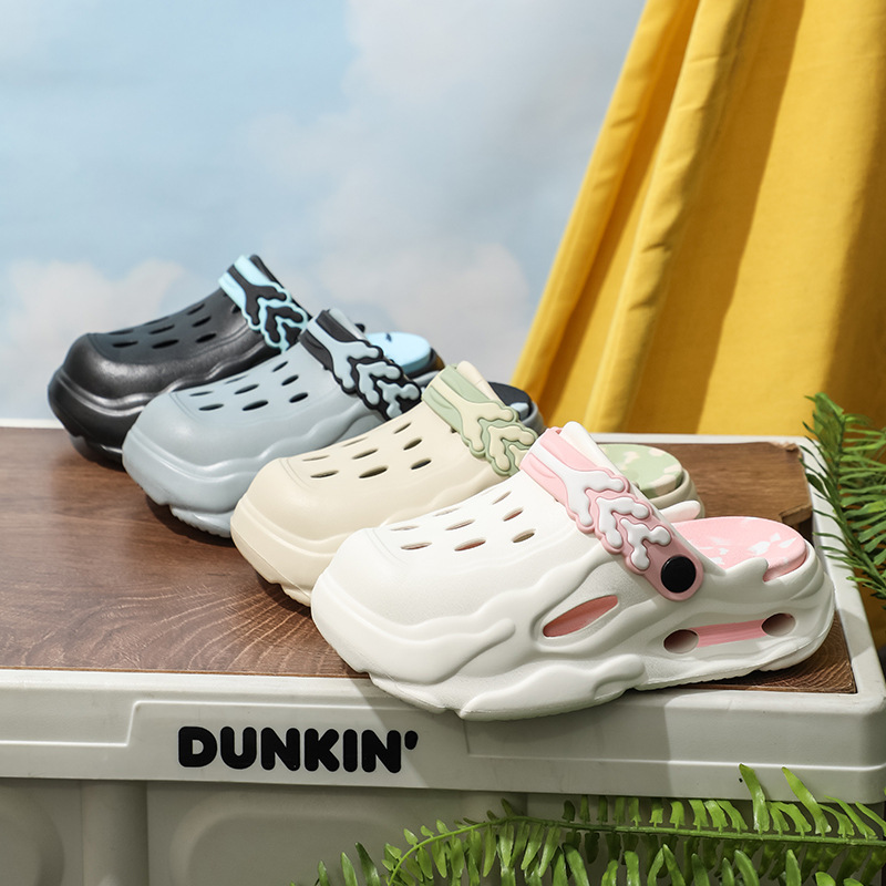 Children's Classic Clogs for Summer Outer Wear, Casual and Versatile Non-Slip Beach Shoes for Men, Comfortable Soft-Soled Sandals That Are Not Tiring for Feet