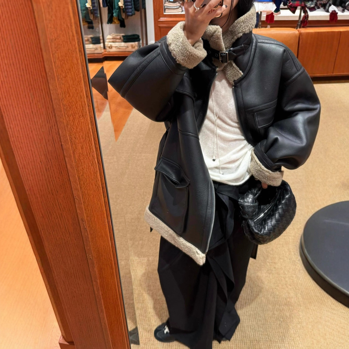 Autumn and Winter New Style Unique and Super Nice Fur Integrated Short Black Leather Motorcycle Jacket Lamb Wool Jacket for Women