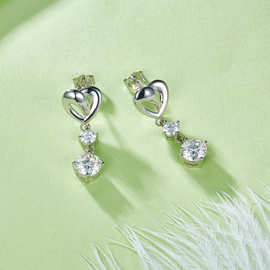 设计感流苏耳环S925银镀18K白金心形吊款耳环圆形莫桑钻1.0CT/粒
