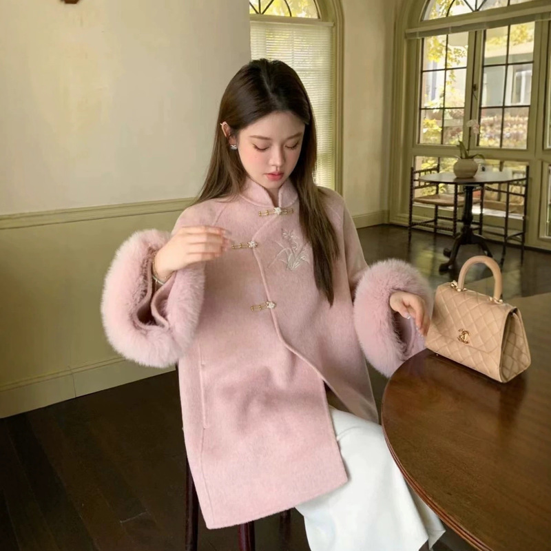 26 New Double-Sided Wool New Chinese Style Embroidered Coat for Women, Two-Tone Elegant Woolen Coat 326 26 New Double-Sided Wool New Chinese Style Embroidered Coat for Women, Two-Tone Elegant Woolen Coat 326
