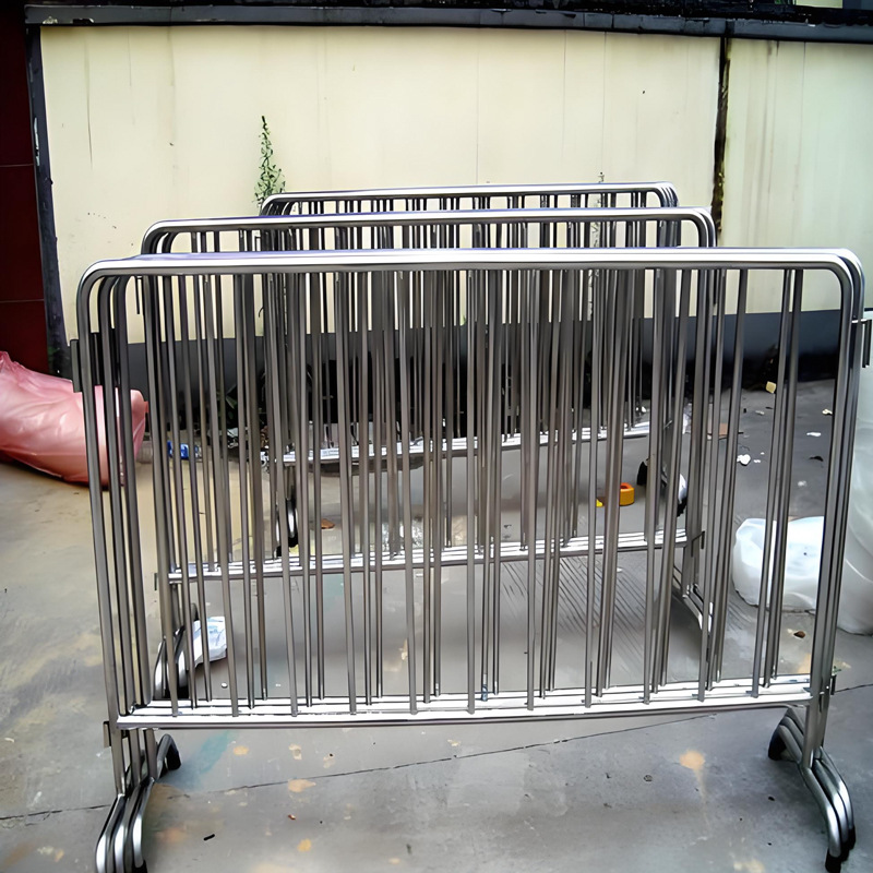 Ferro inoxidable caballo barrera de aislamiento móvil fábrica de suministro de supermercado metro escuela barrera de seguridad personalizada