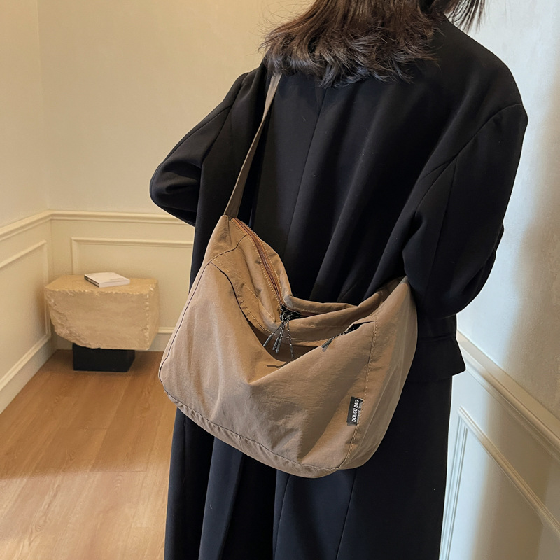 Japanese Style Casual Waterproof Nylon Crossbody Messenger Bag, Women's Designer Niche Retro Commuter Dumpling Shoulder Bag - Thumbnail 7