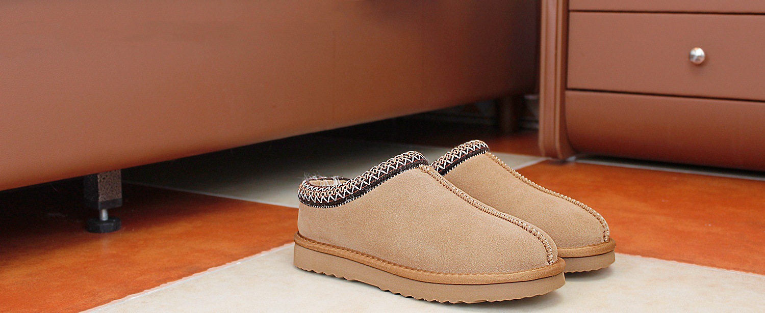 Pantoufles d'hiver chaudes antidérapantes pour femmes en plein air, mini bottes de table imperméables, bottines courtes en cuir, chaussures à enfiler en peluche_voghion.com