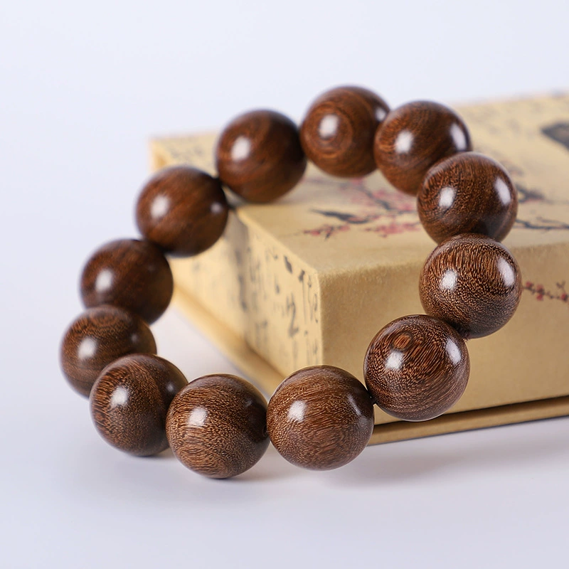 Этнический браслет-алтарь — бусины из сандалового дерева и ореха Walnut, размеры 10–20 мм