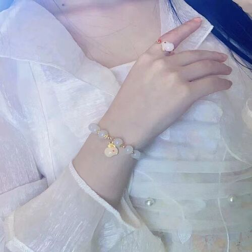New style national trend and Hetian jade Fu fortune rabbit bracelet for girls, ancient style zodiac rabbit, popular hand tie with red bean agate.