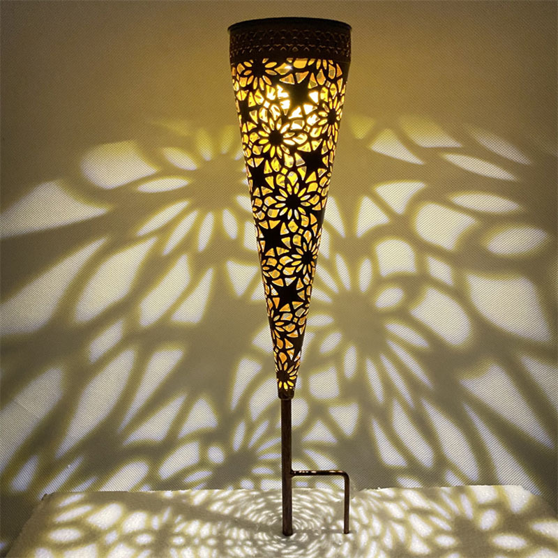 亚马逊跨境热销 LED花园铁艺太阳能灯锥形镂空复古地插路灯草坪灯