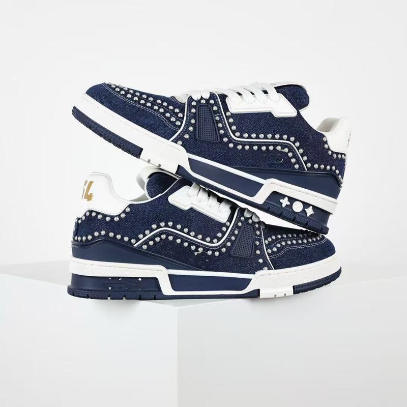Trendy Designer Guangzhou Shoes with Rivets and Diamond-Printed Sneakers for Men, Low-Cut Shock-Absorbing Retro Couple Sneakers Batch
