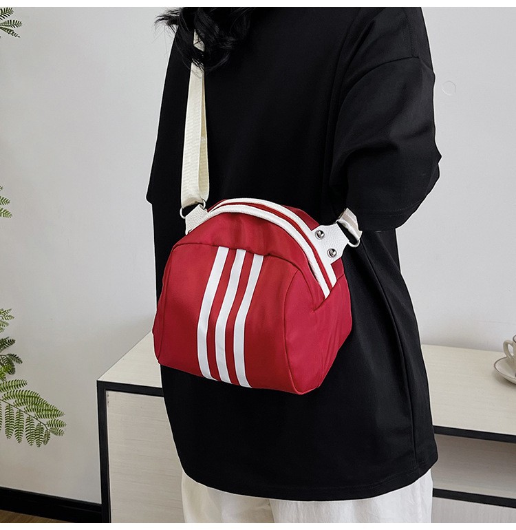 The 2024 new stylish and simple crossbody bag, a large-capacity versatile single-shoulder bag, is popular among students. The three-bar chest bag is selling well undefined