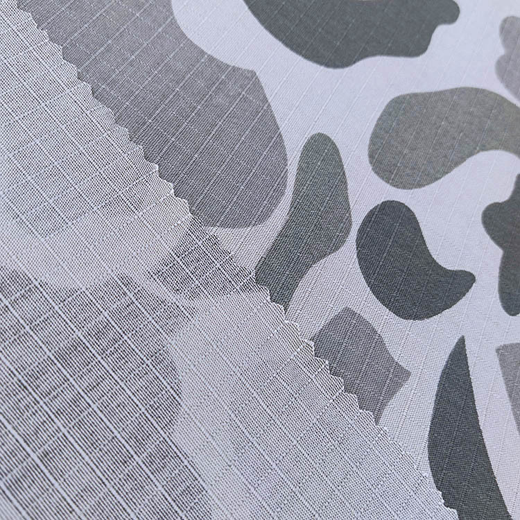 TC 65 / 35 mezcla de tela de camuflaje de impresión de chaqueta activa resistente al desgarro