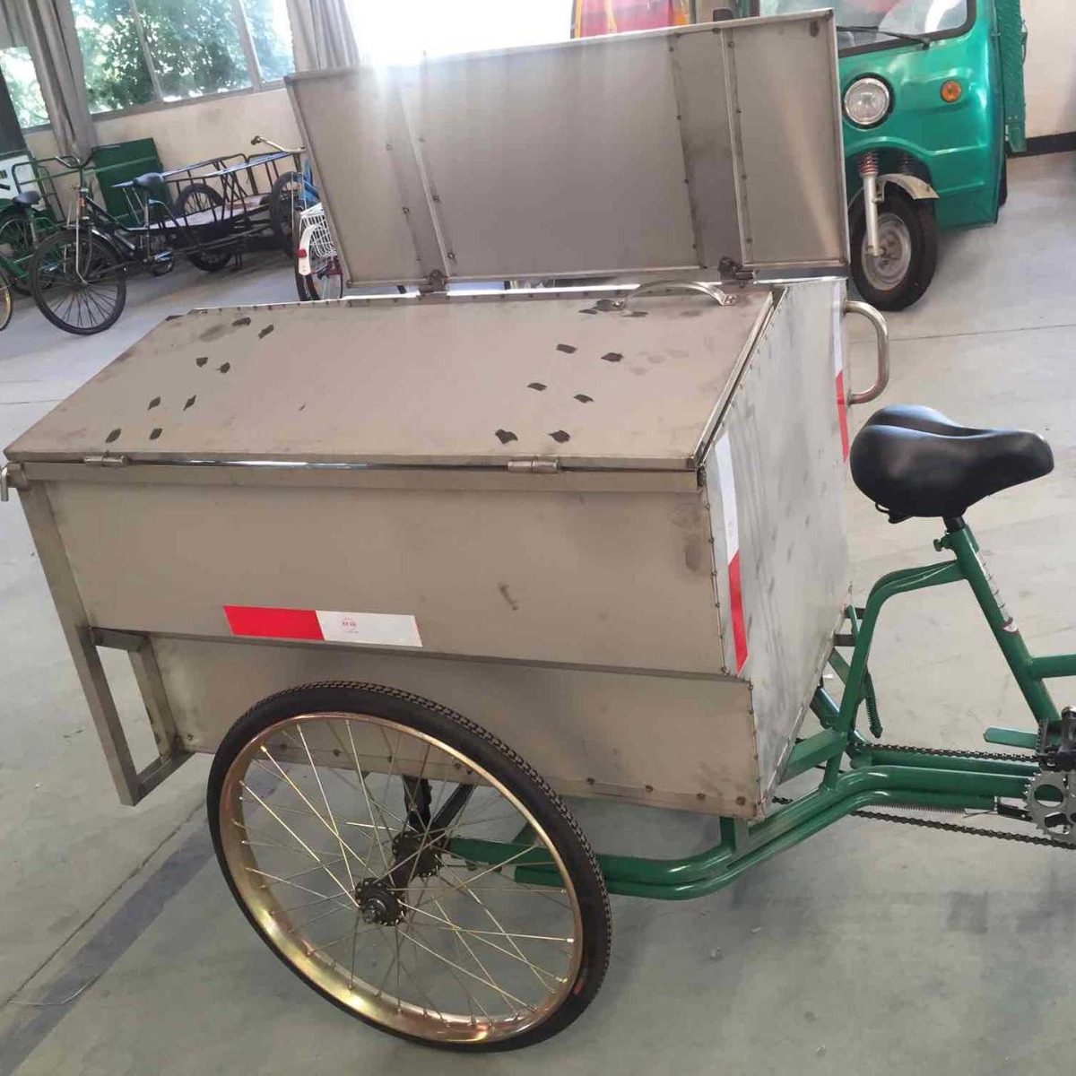 脚踏人力三轮车400升24寸环卫车 菱形车厢清运车小区物业用垃圾车