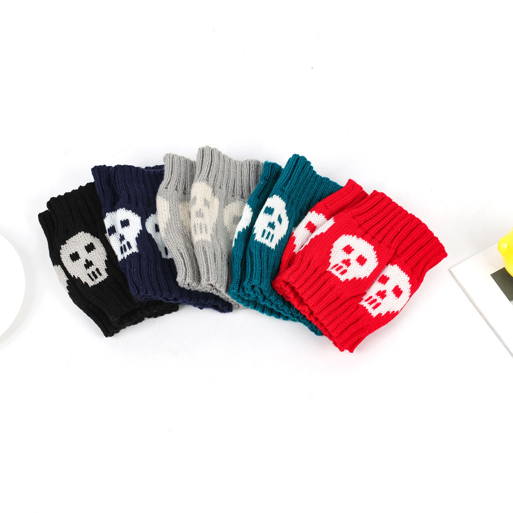 Breathable Function Halloween Basic Women's Color Block Skull Polyacrylonitrile Fiber Jacquard Crew Socks A Pair