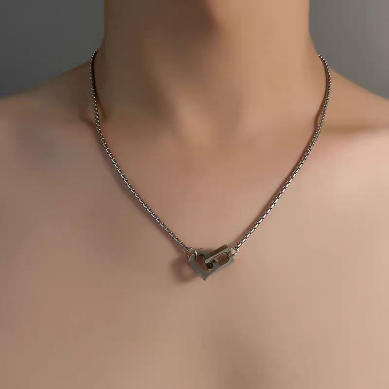 Double-Ring Buckle Titanium Steel Necklace Men's Niche High-End Design High-End Normcore Hip-Hop Necklace Sweatshirt Chain Accessories Trendy