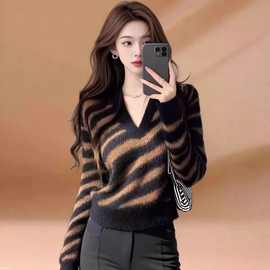 公羽翁秋冬复古咖色条纹v领针织衫女毛衣内搭高级设计感超好看长