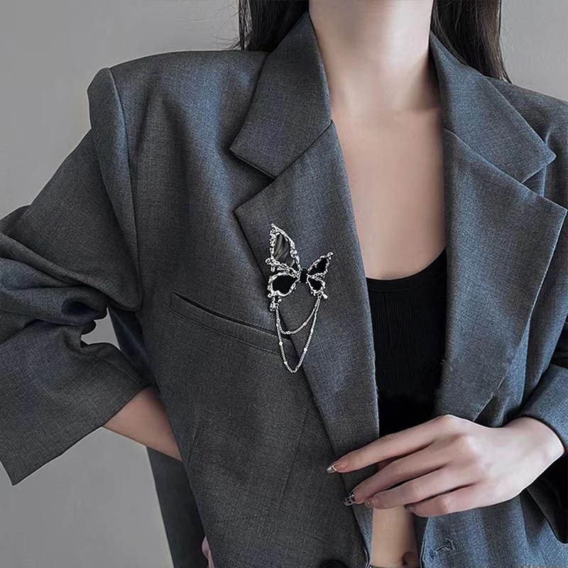 Broche papillon liquide à pompon, légère et luxueuse, style de niche exquis et polyvalent, fleur de poitrine, style doux et frais, personnalité simple_voghion.com