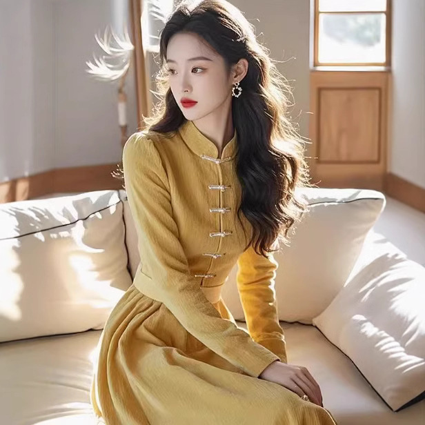Formal occasion exquisite beautiful unique waist skirt winter new Chinese yellow stand collar buckle long sleeve dress