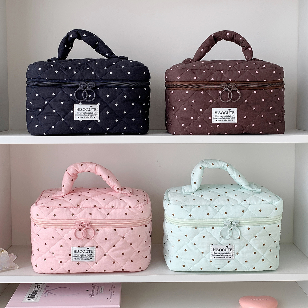 Korean-style three-dimensional quilted polka dot makeup bag for girls, large-capacity toiletry storage bag, student skincare bag