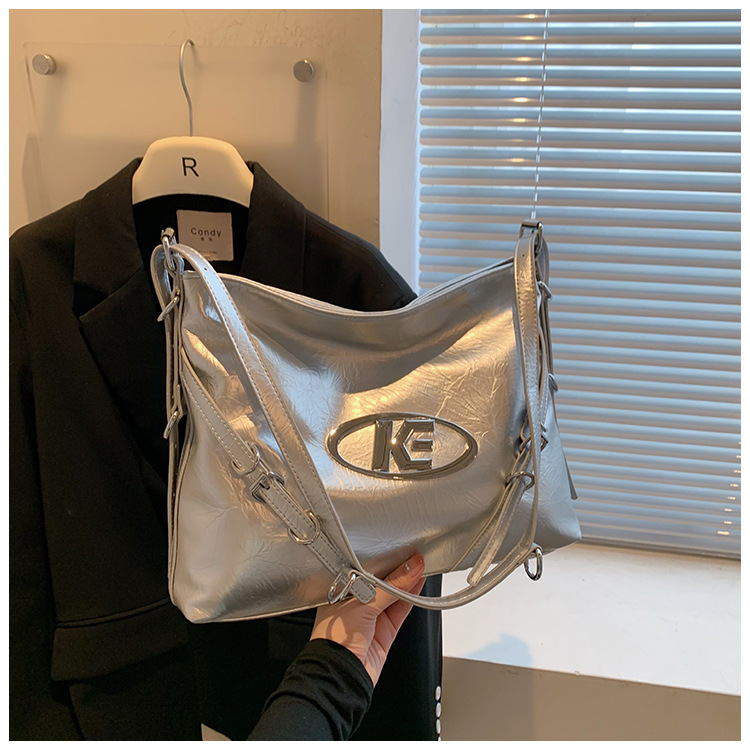 Tragbare, modische Strukturtasche mit großem Fassungsvermögen für Damen, neue Pendler-Einkaufstasche, einfache Achseltasche für alle Gelegenheiten, 2023_voghion.com