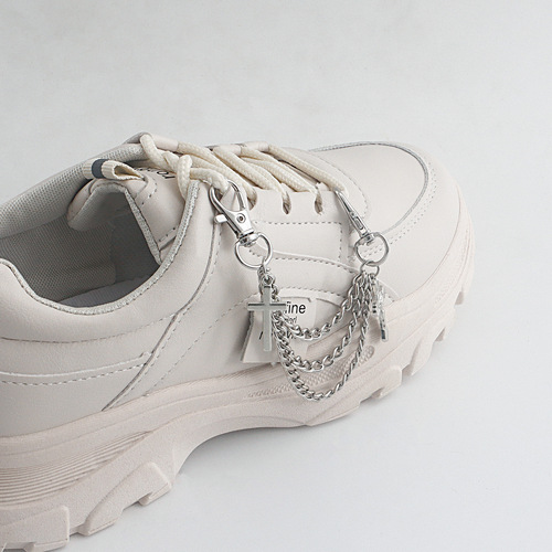 Elegant Women's Shoe Clasp Chain, Hip-Hop Metal Shoe Chain with Metal Tassels, Cross Shoe Accessory