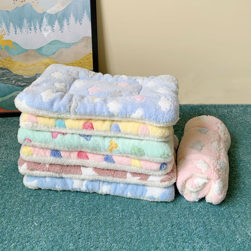 Pet mat padded winter warm cat dog cartoon Sleeping mat flannel blanket factory wholesale Pet mat padded winter warm cat dog cartoon Sleeping mat flannel blanket factory wholesale