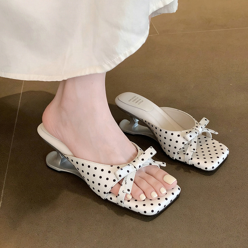 Sandal cao gót nữ mũi vuông hở ngón, đế xuồng chấm bi nơ bướm, gót 6 cm — màu đen, màu trắng ngà, màu mơ