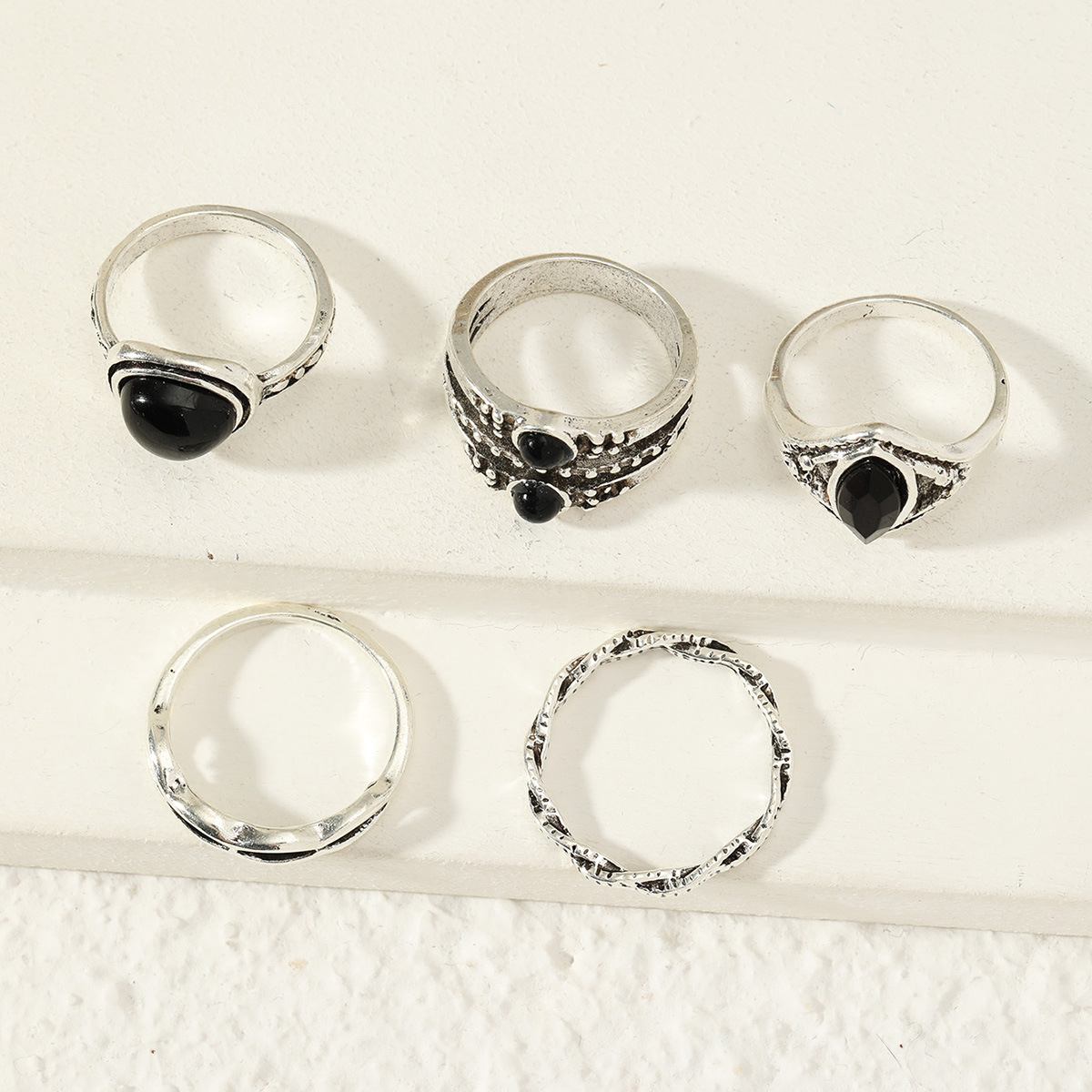 New Retro Geometric Ring Set Inlaid Black Zircon Tail Ring display picture 3