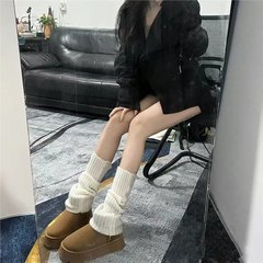 秋冬の日本系ロリータのふくらはぎ通気性の靴下の膝を保護します。