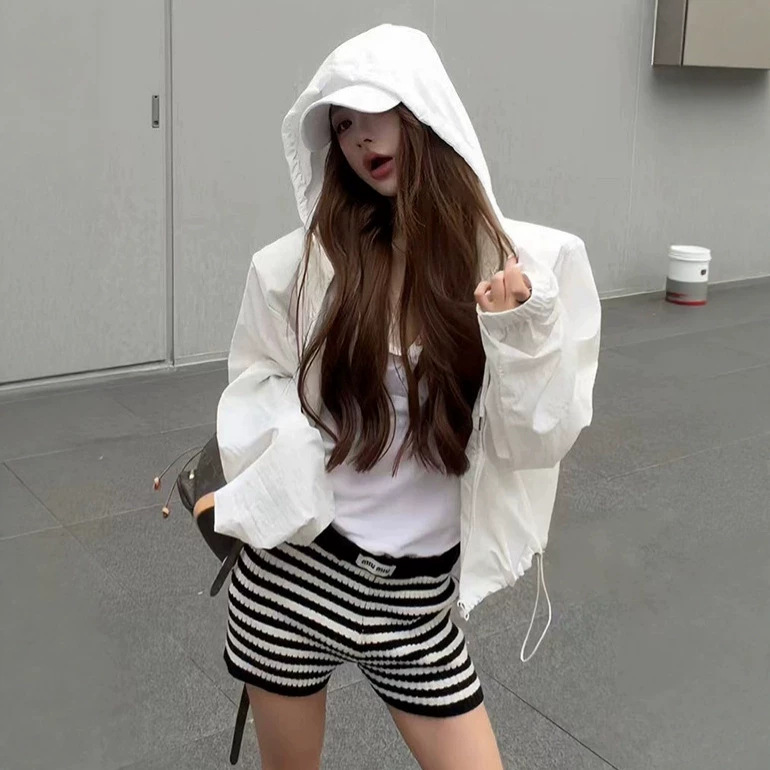 Korean style gentle summer hooded sun protection jacket for women, petite, casual, versatile, short sun protection top, sweet and cool.