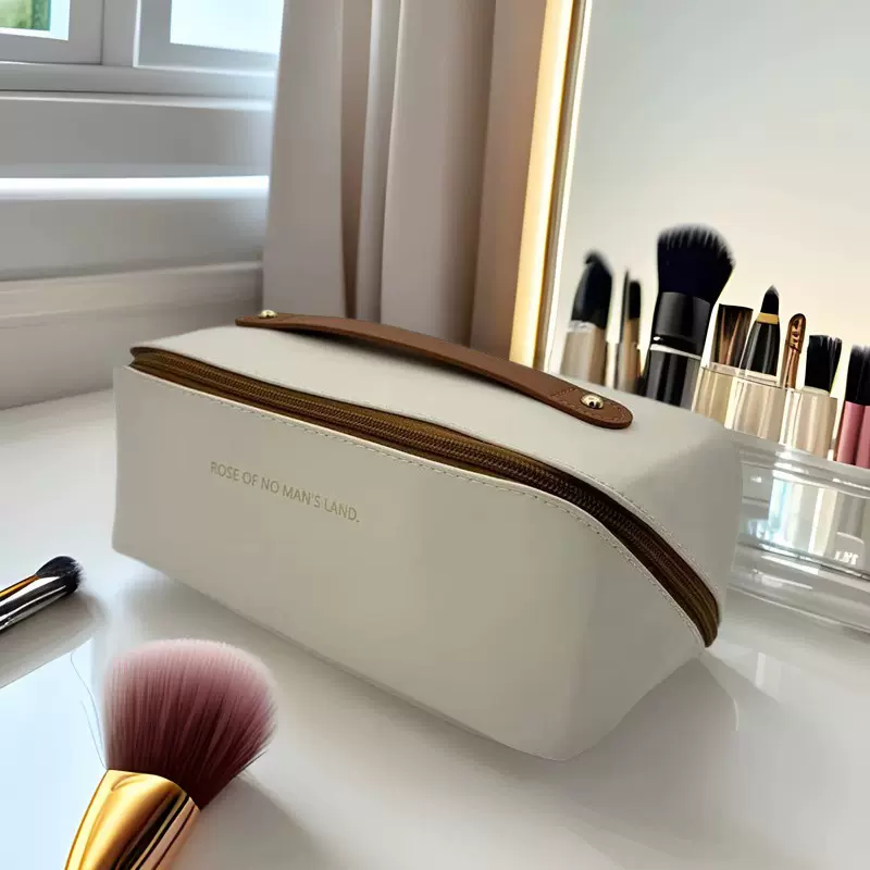 跨境枕头化妆包女斜纹里布便携式洗漱包大容量旅行多功能化妆新包