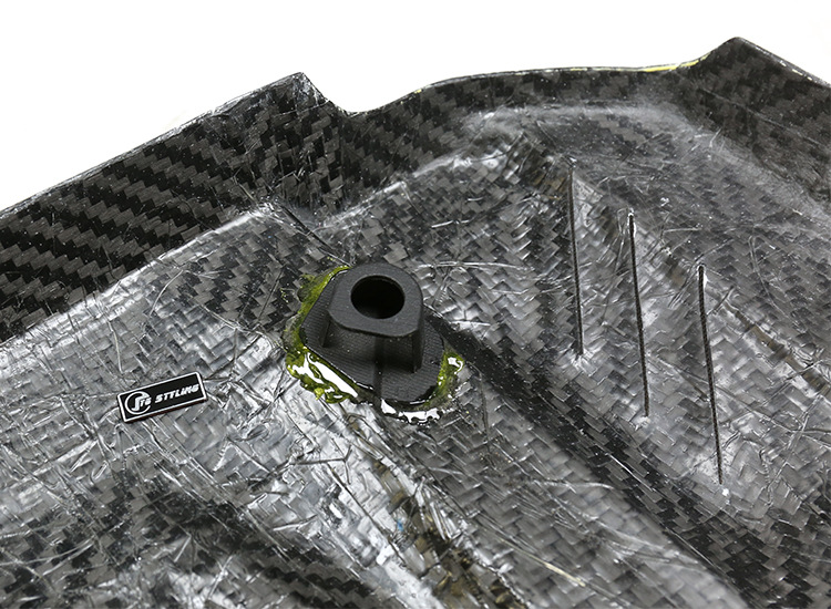 Suitable for BMW F10M5/F06/F12/F13 M6 modified dry carbon fiber engine cover hood