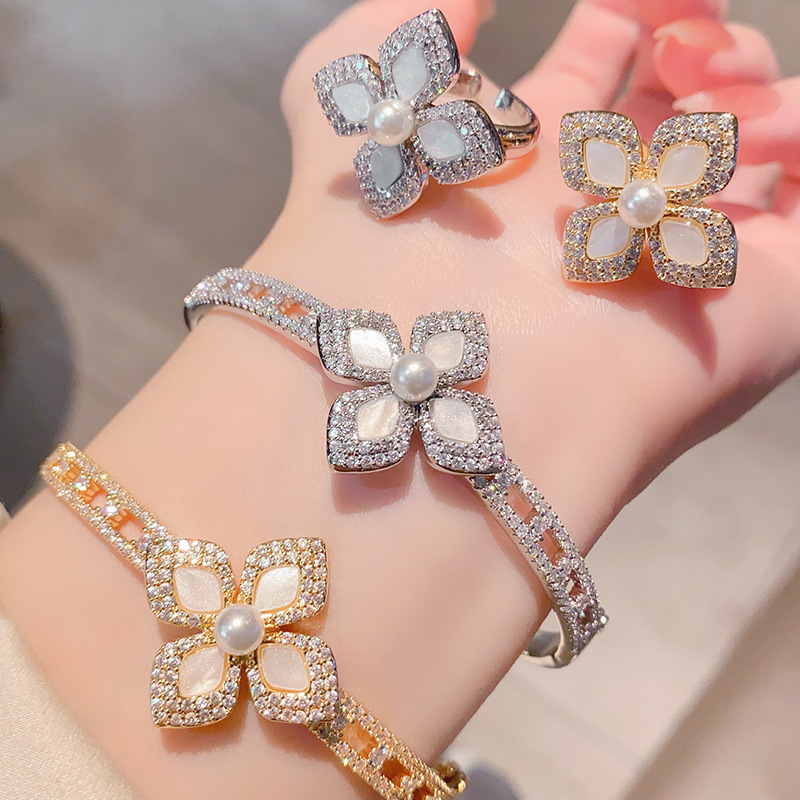 Four-Leaf Clover Pearl Bracelet and Ring Set, Fresh and Sweet Zircon Flower Shell Inlaid Jewelry Four-Leaf Clover Pearl Bracelet and Ring Set, Fresh and Sweet Zircon Flower Shell Inlaid Jewelry