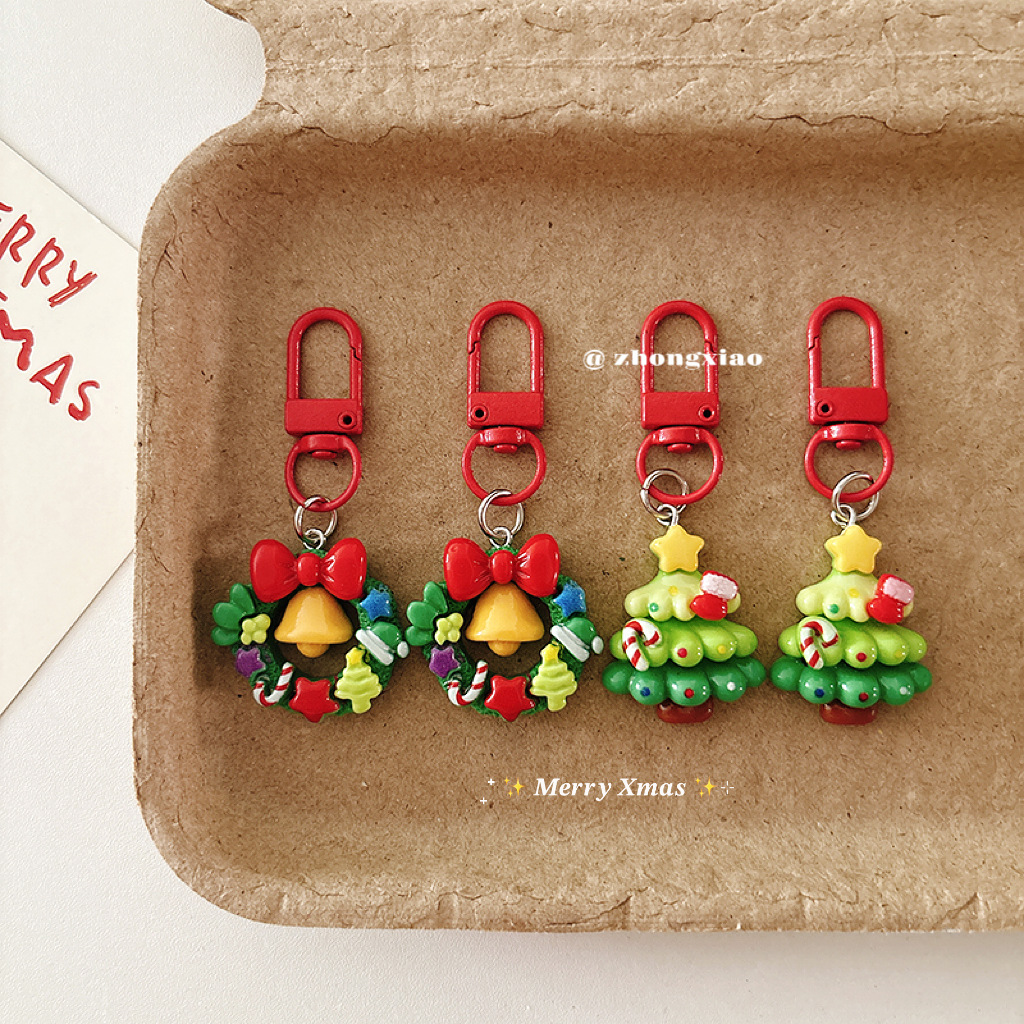 Cute cartoon Christmas wreath, Christmas tree keychain, bag charm, student backpack accessory, small Christmas gift